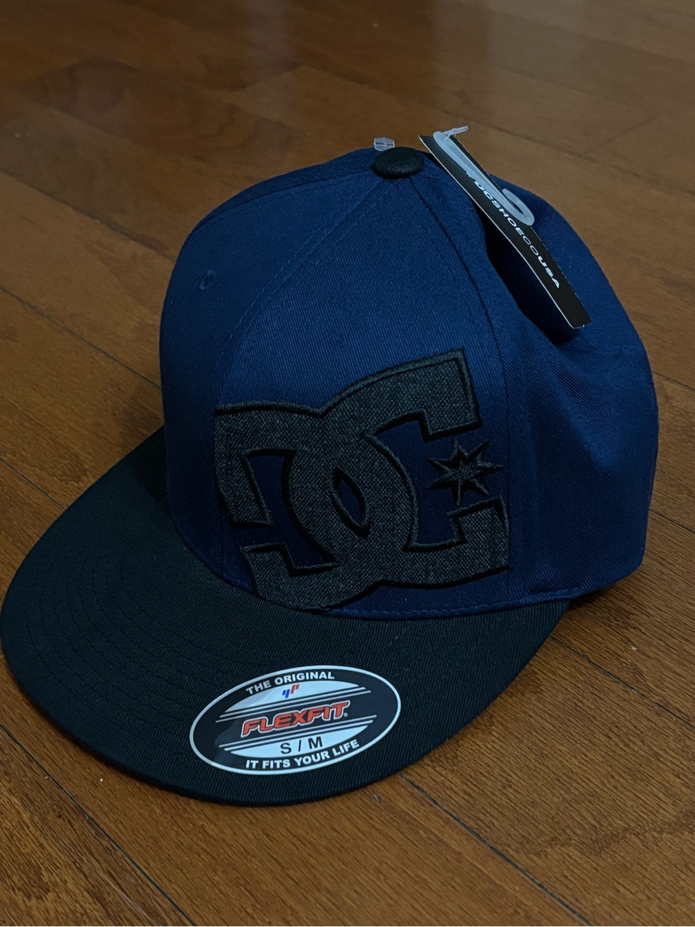 DC Shoes Flexifit Fitted Navy and Black Embroidered Logo Snapback Hat